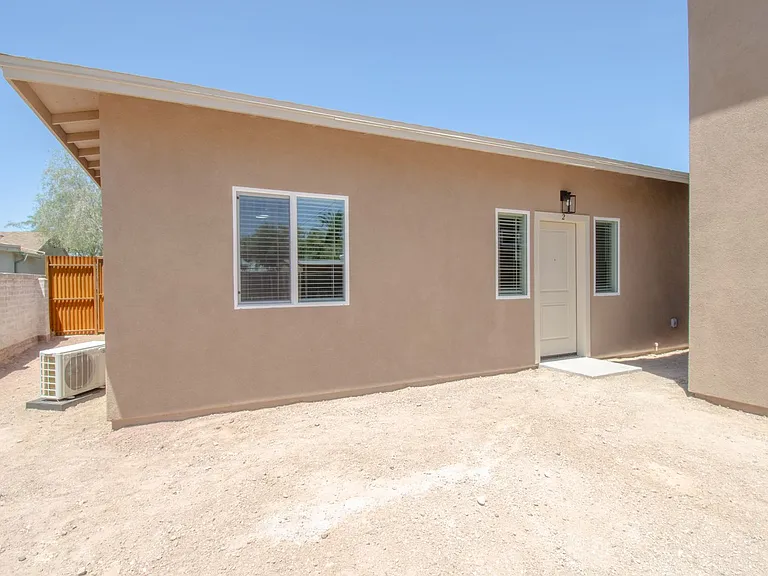 1720 E Edison St — Photo 29