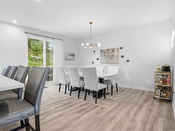3rd image of 107 Sweetwater Dr