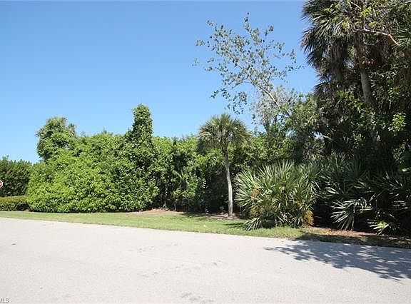 4th image of 366 Live Oak Ln