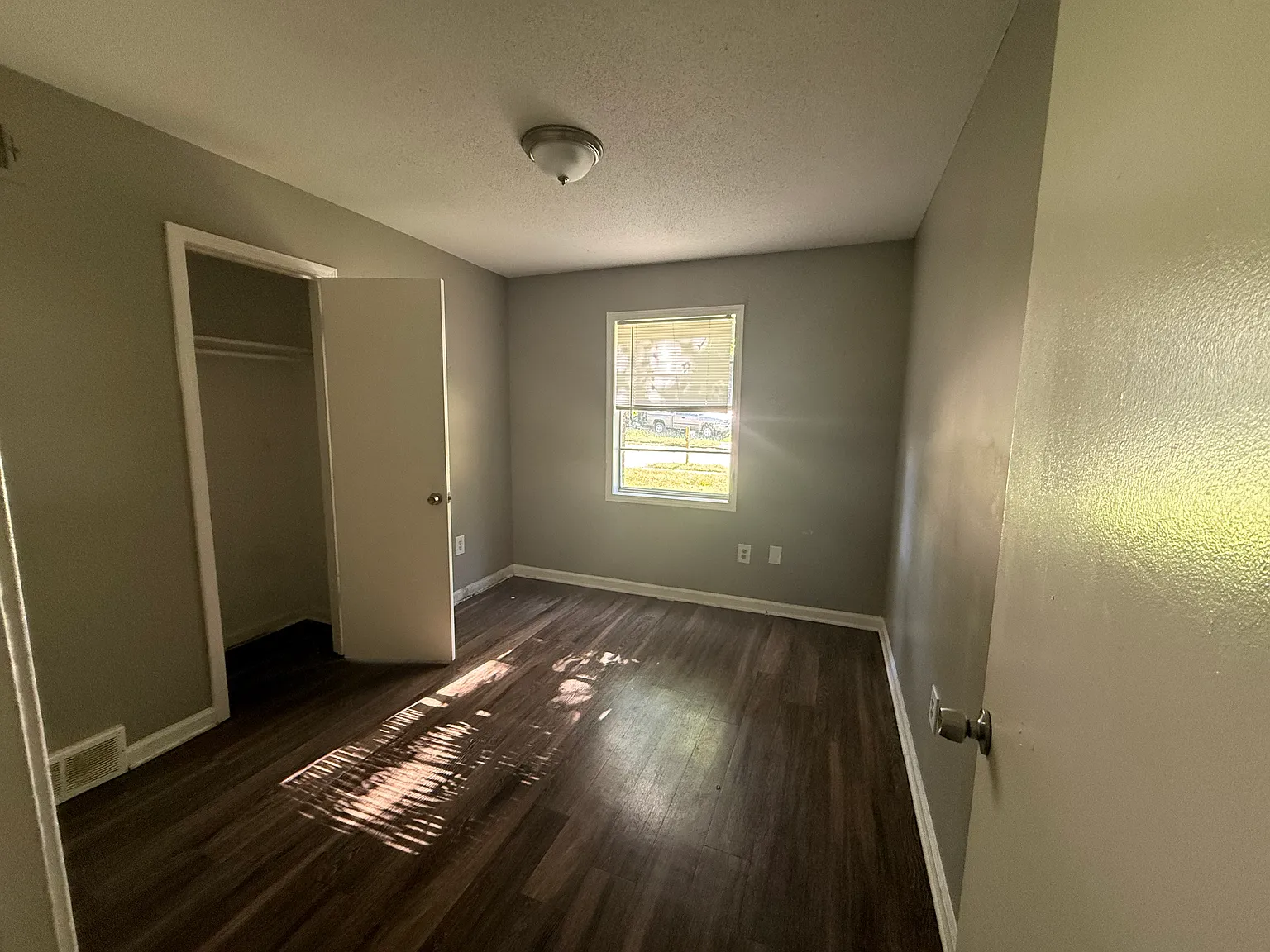 3 Bed 1 Bath for Rent — Photo 2
