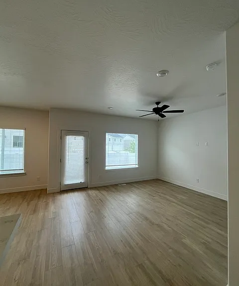 468 E 720 N — Photo 2