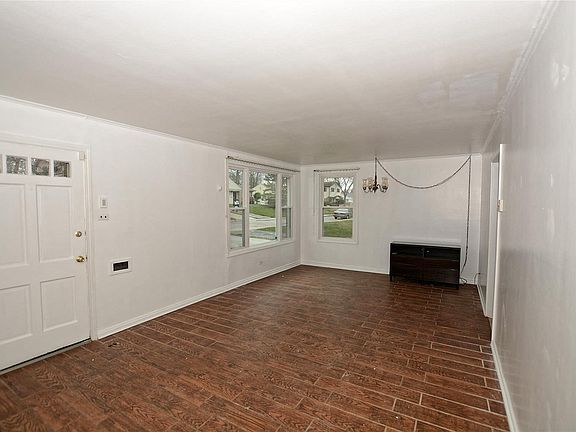 2nd image of 319 Oakwood St