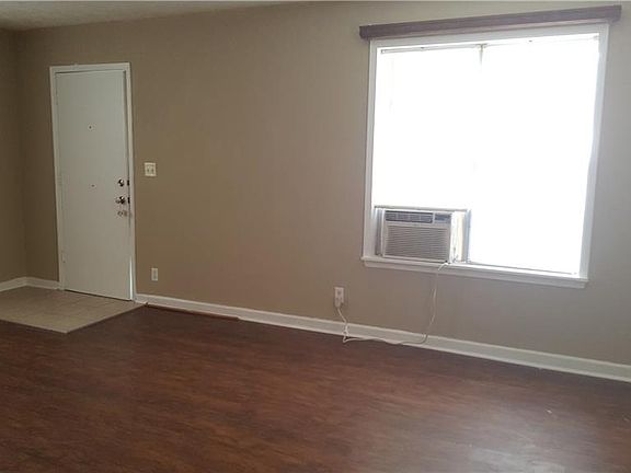 3rd image of 611 SW 47th St