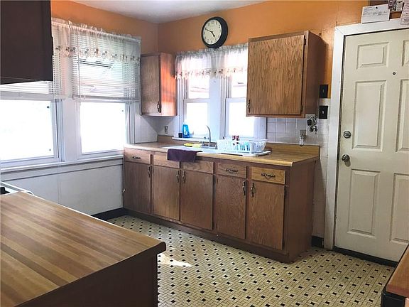 5th image of 104 Garfield St