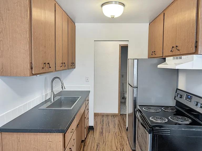 Carroll Court Apartments — Photo 15