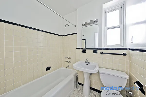 Rented by Moda Realty | media 23