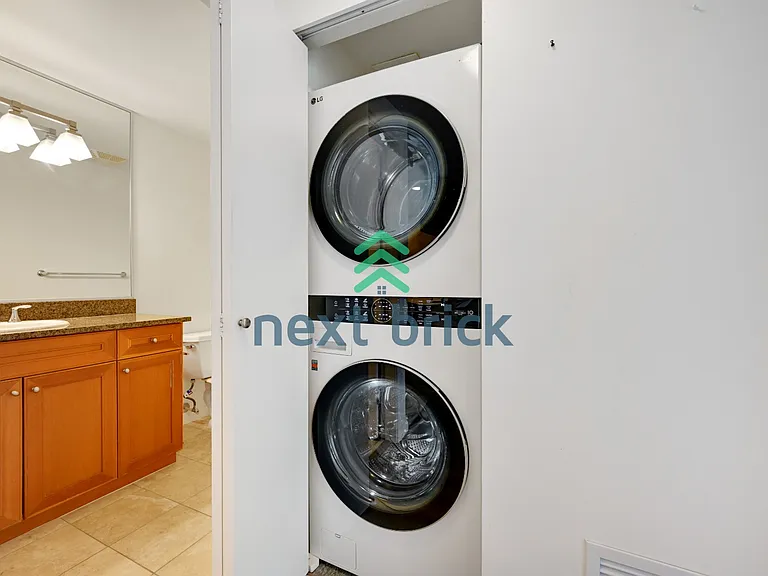 1420 Terry Ave #906 — Photo 9
