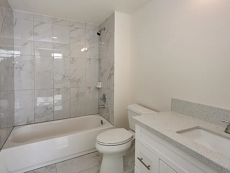 407 N Ardmore Ave #201 — Photo 12