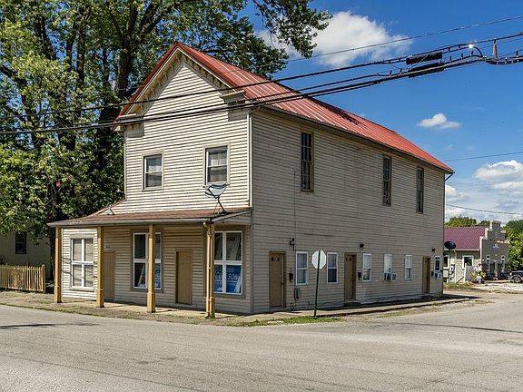 3rd image of 502 W Shelby St