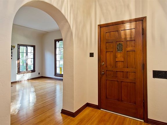 4th image of 11117 Blix St