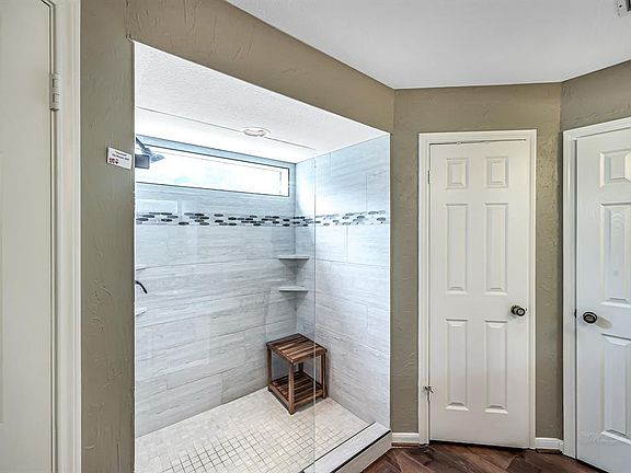 4th image of 20323 Brondesbury Dr