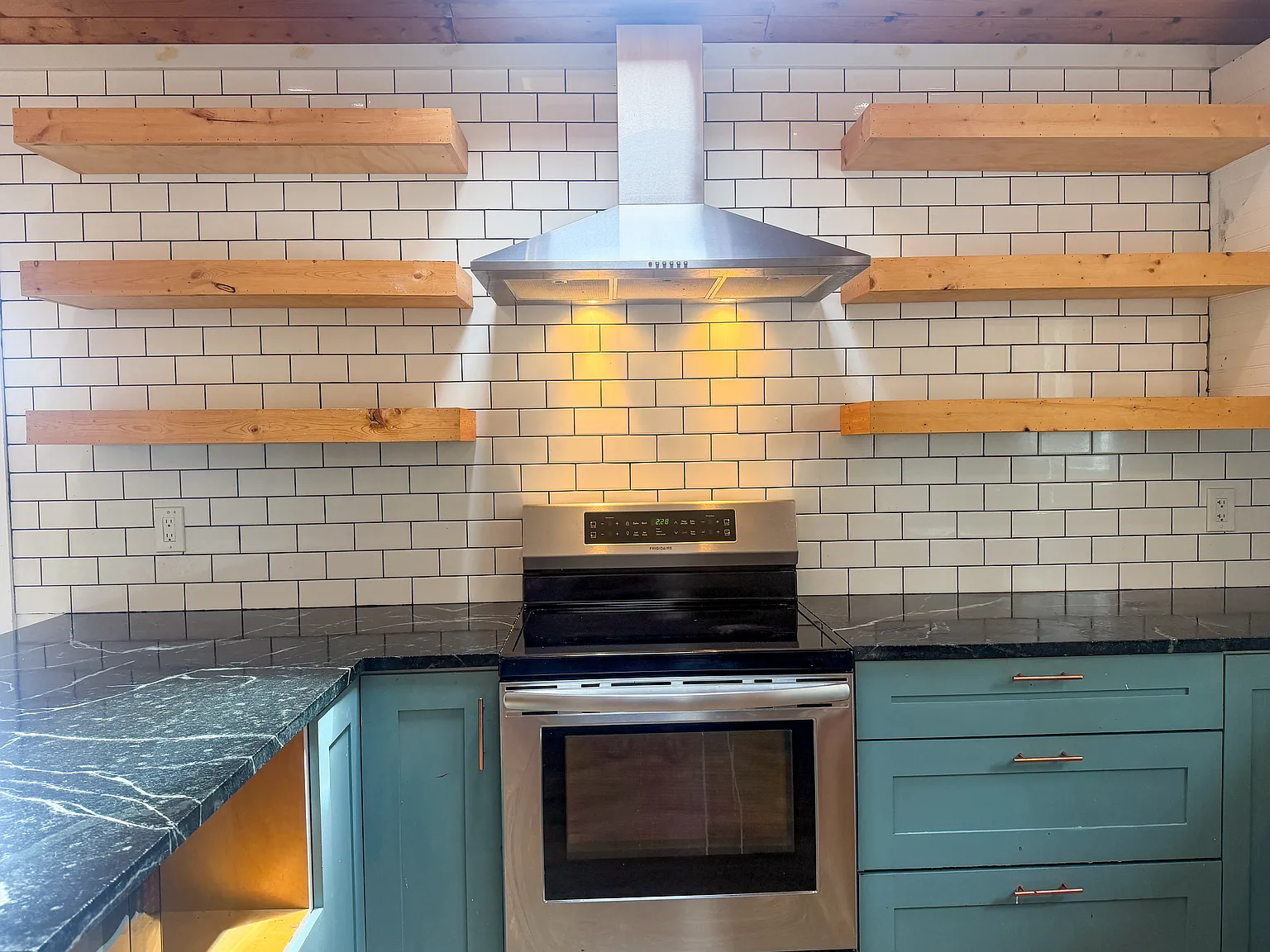 3 bed, 1960 sqft, $2,900 — Photo 4