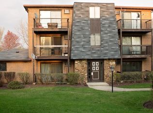 604 W 65th St APT 6, Westmont, IL 60559