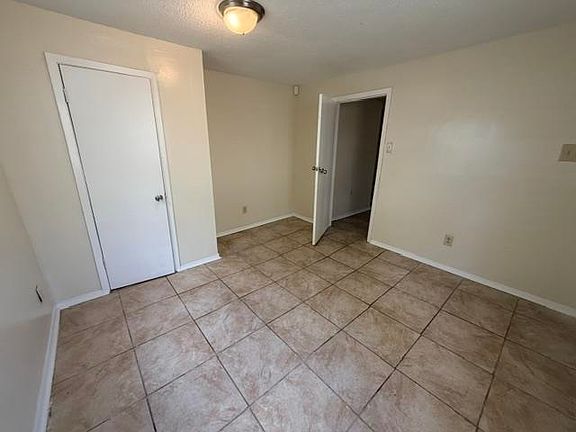 5th image of 1624 Carpenter St