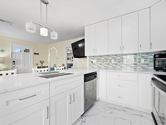 3rd image of 1121 N K Street