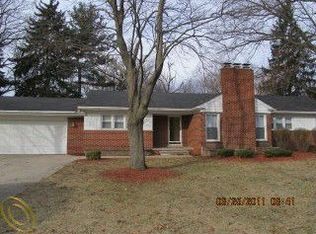 24165 Berg Rd, Southfield, MI 48033