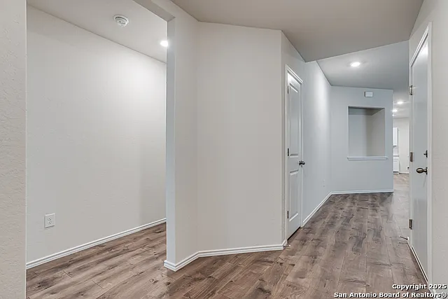 4 bed, 2.0 bath, 1901 sqft, $2,450 — Photo 2