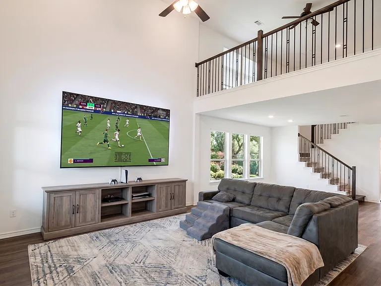 1357 Grass Bend Dr — Photo 2