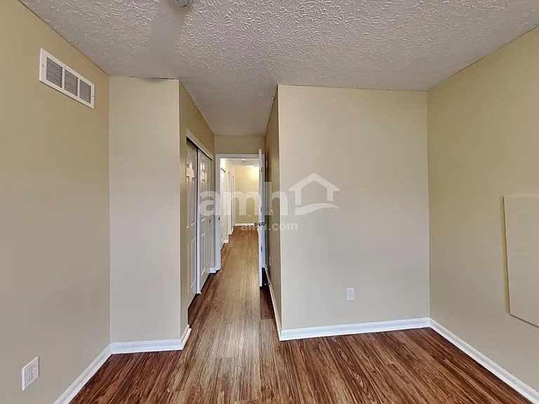 4024 Walnut Crossing Dr — Photo 14