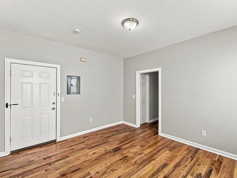 422 Woodside Ave #3 — Photo 2