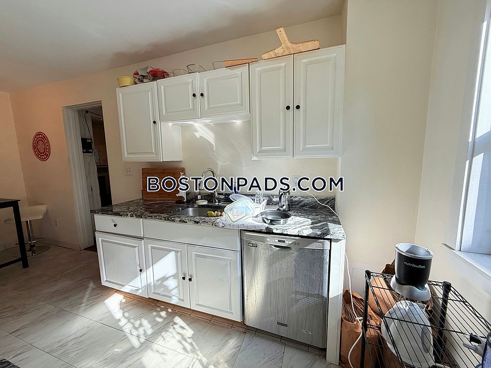 1st image of 452 Park Dr APT 17