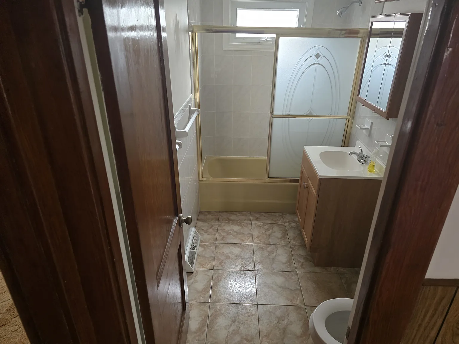 3 bed, 1375 sqft, $2,150 — Photo 4