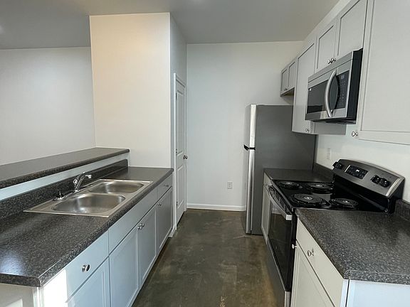 3rd image of 1051 Bratton Br #28