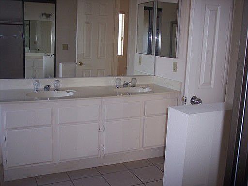 5th image of 7305 Simsbury Cir