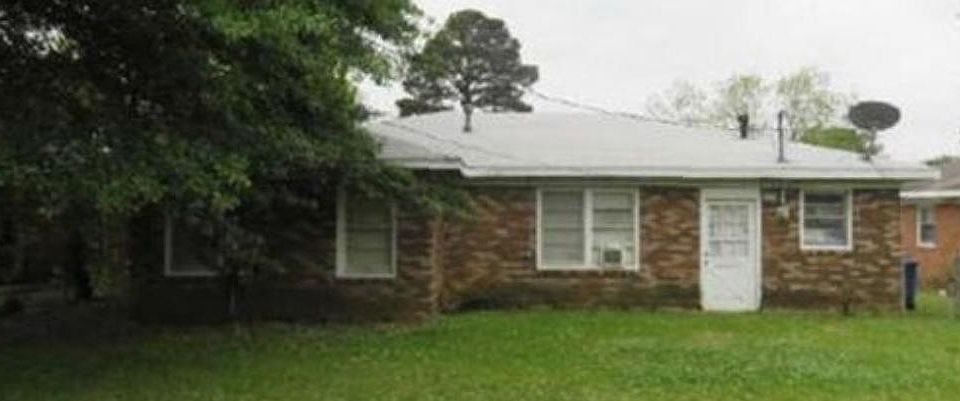 2nd image of 1938 Caroline St