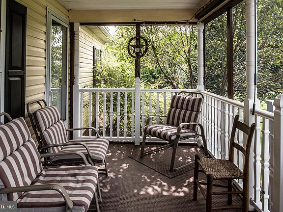 4th image of 3227 Danbury Cir