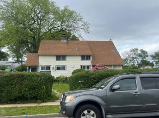 47 Squirrel Ln, Levittown, NY