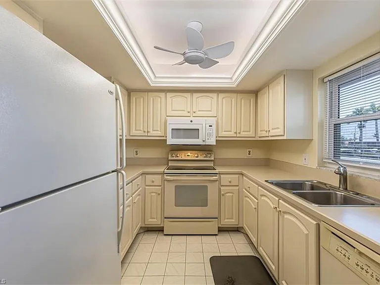 5483 Rattlesnake Hammock Rd #B201 — Photo 10