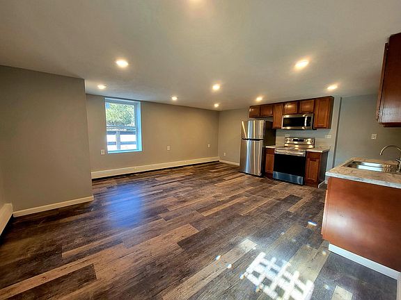 2nd image of 920 West St #4