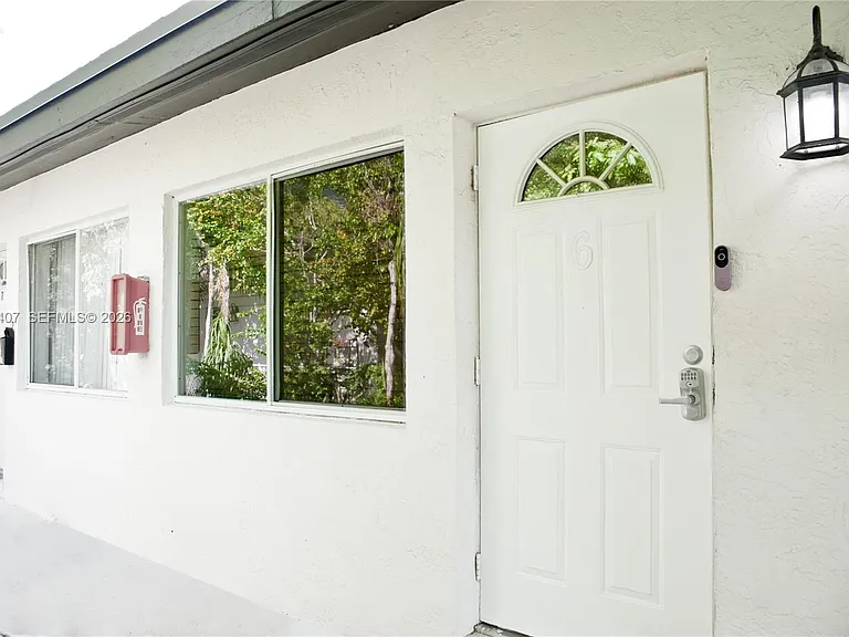 304 SE 9th Ct #6 — Photo 24