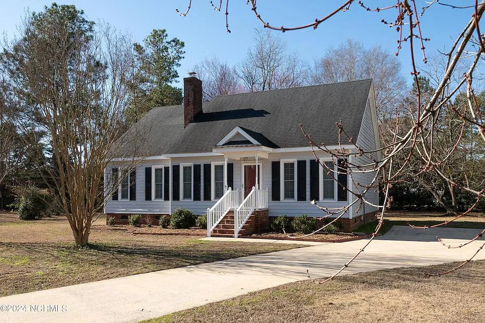 3 bed, 1406 sqft, $1,825 — Photo 1