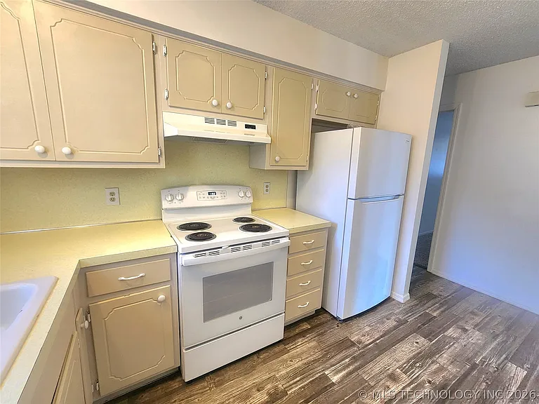 122 W Kent St — Photo 10