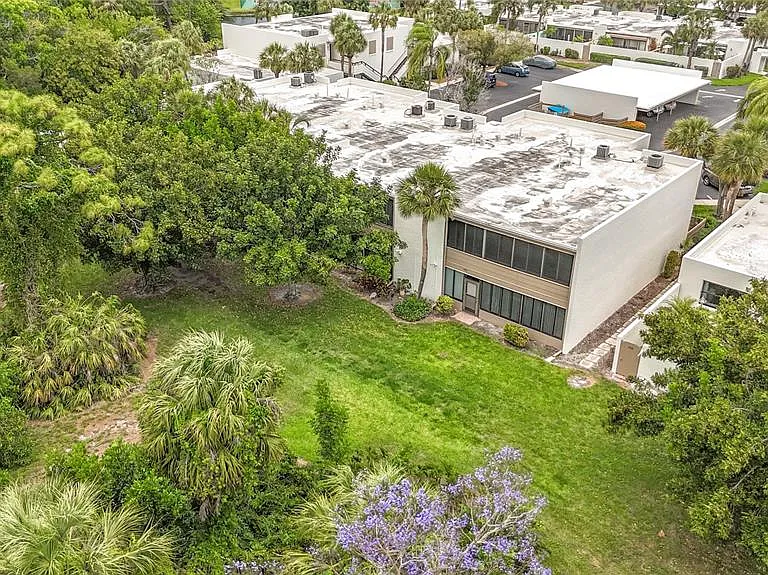 434 Palm Tree Dr #434 — Photo 37