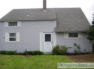 63 Neptune Ln, Levittown, PA 19054