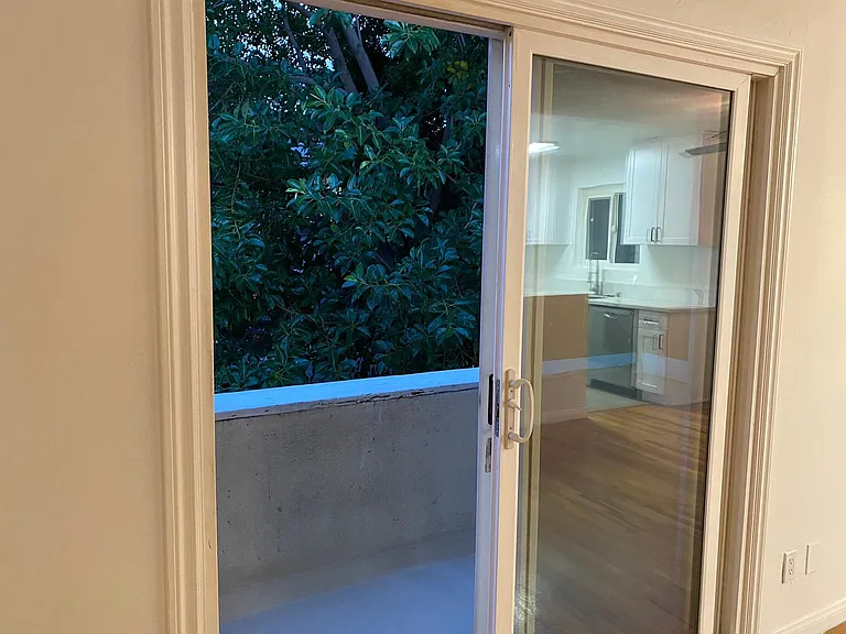 1423 N Fuller Ave #4 — Photo 5