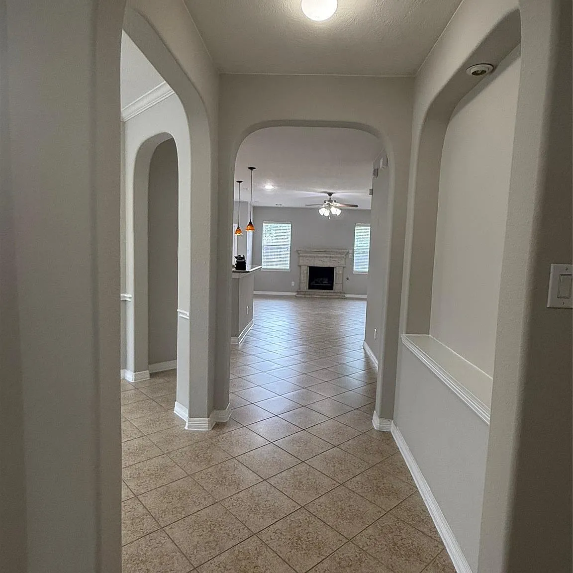 3 bed, 2.0 bath, 2110 sqft, $2,400 — Photo 4