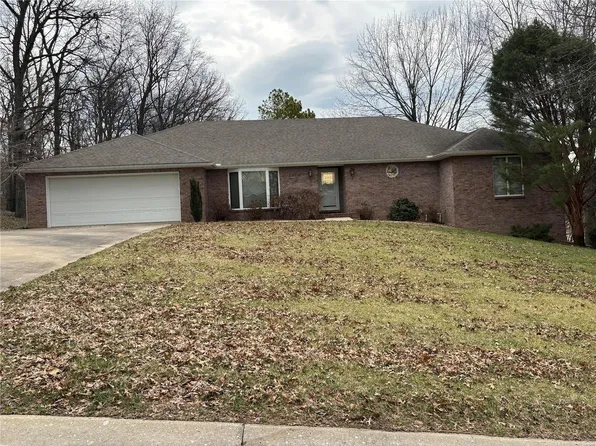 2208 Crown Point Dr, Cape Girardeau, MO 63701