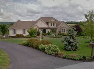 735 Rohen Ridge Dr, Lititz, PA 17543