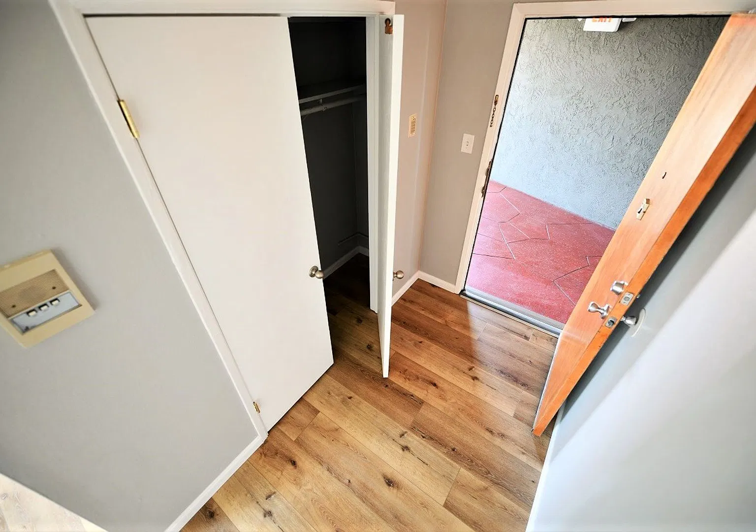 398 Euclid Ave — Photo 3