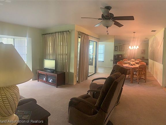 5th image of 11 Pinewood Ct