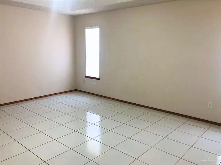 1216 W Heron Ct — Photo 3
