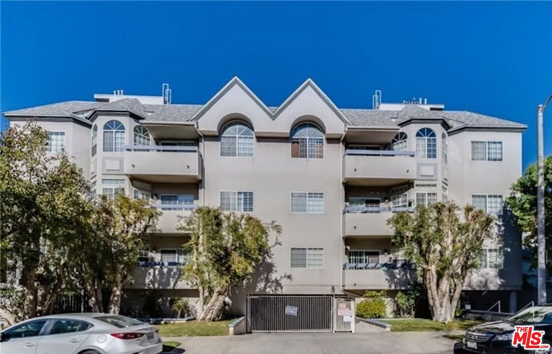 2 bed, 2.0 bath, 1195 sqft, $3,200 — Photo 1