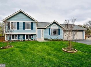 22146 Stablehouse Dr, Sterling, VA 20164