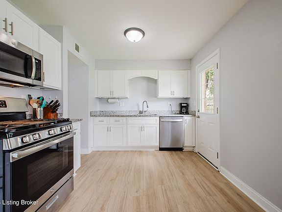 5th image of 969 Parkwood Dr
