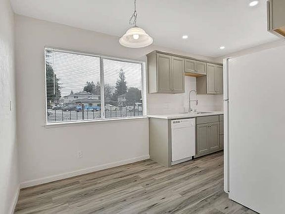 4th image of 8203 Kelton Dr
