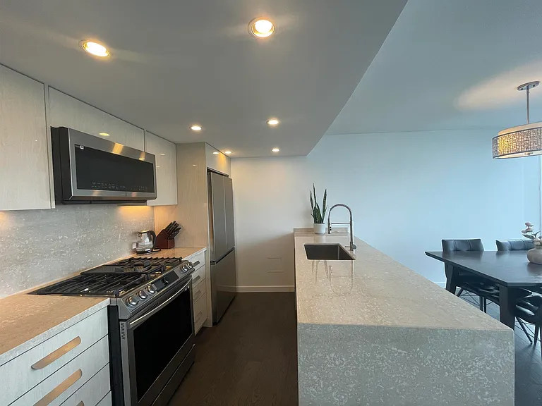 938 Nelson St — Photo 8